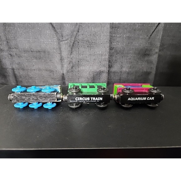 Thomas & Friends Wooden Railway Sodor Engine, Circus Train & Aquarium Cars Vtg - Picture 3 of 3